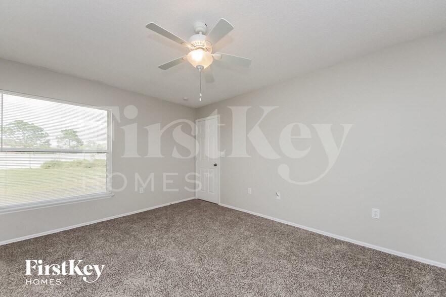 Building Photo - 256 Canterbury Ct