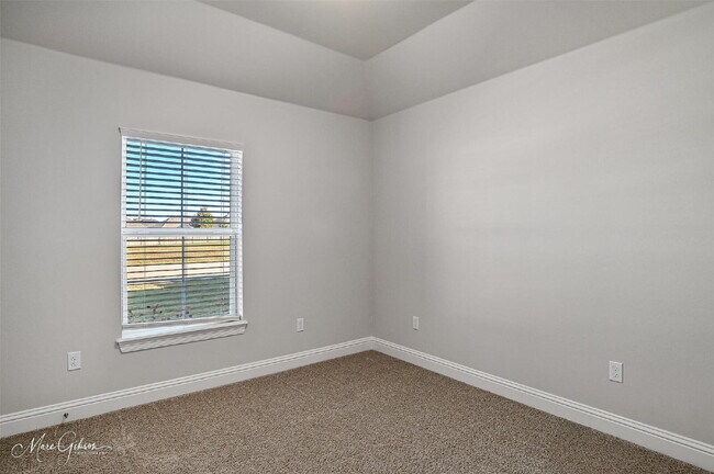 Building Photo - "Charming 3-Bedroom Oasis with Granite Ele...