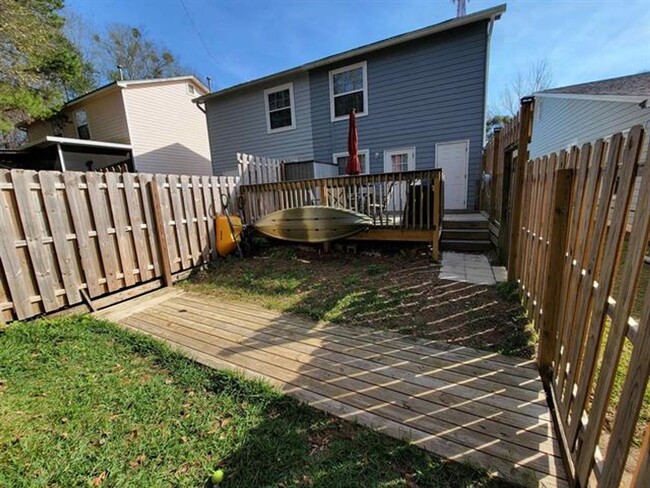 Building Photo - East Tallahassee Townhome Near Fallschase