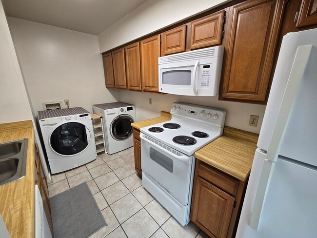 Building Photo - 2 Bed 1.5 Bath Condo in Bryan!