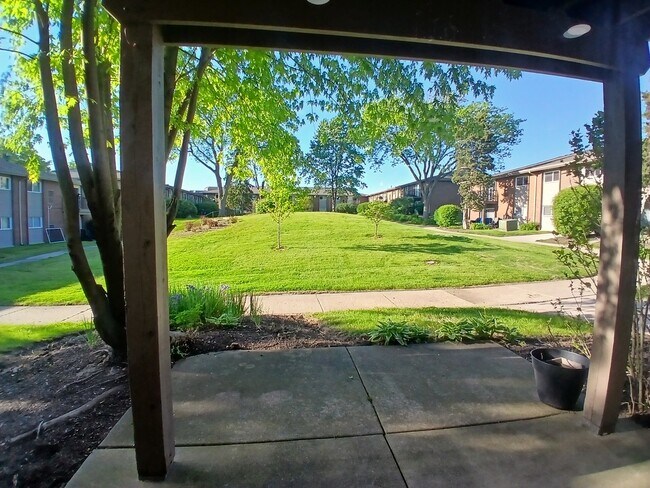 Building Photo - 2300 Beau Monde Ln