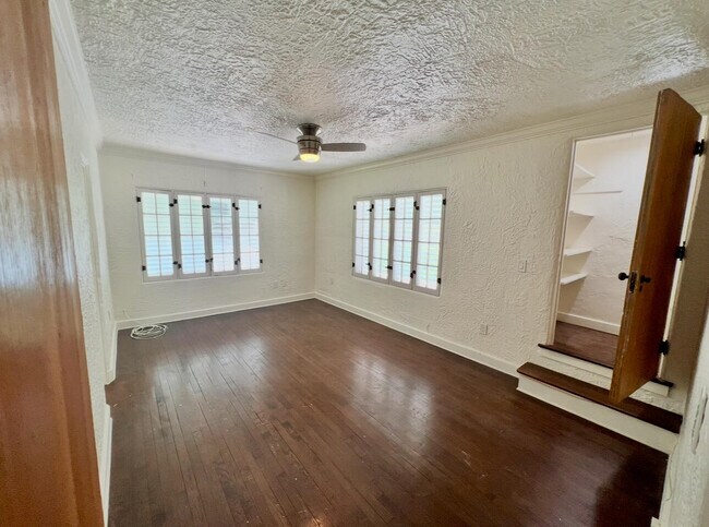 Building Photo - 302 Fordham Dr
