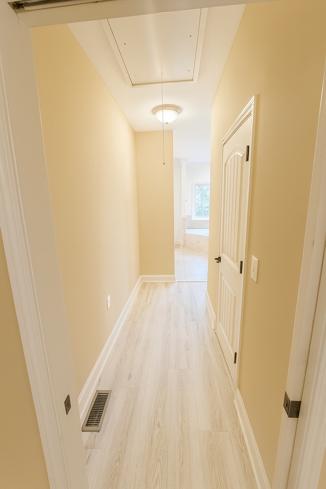 Building Photo - 736 River N Blvd