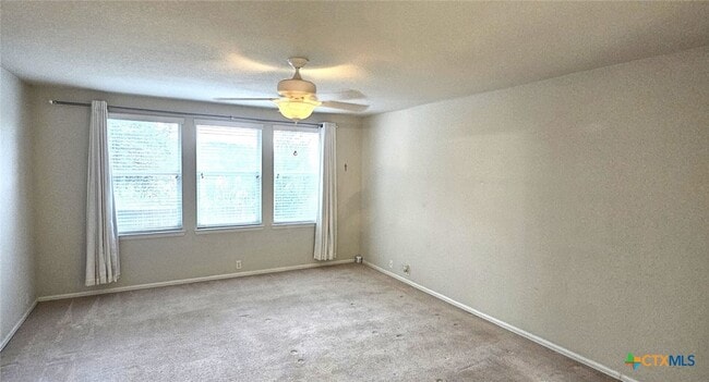 Building Photo - 5509 Columbia Dr