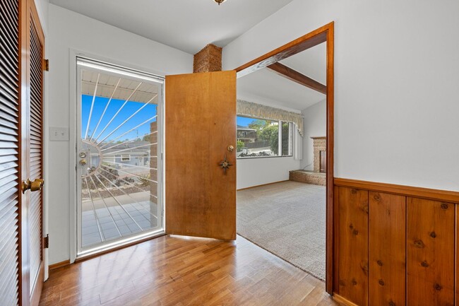 Building Photo - Charming 3 Bedroom 2 Bathroom Home in La M...