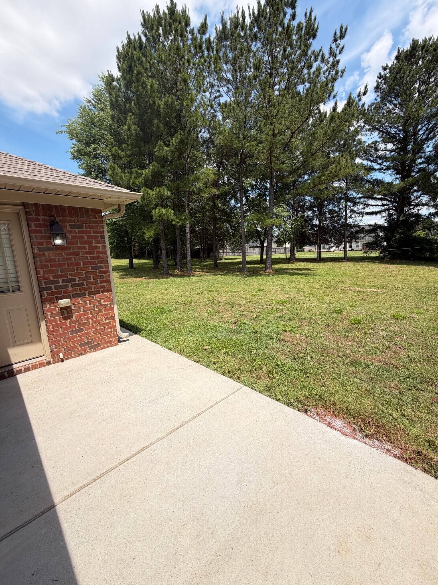 Building Photo - 127 Hedge Ln