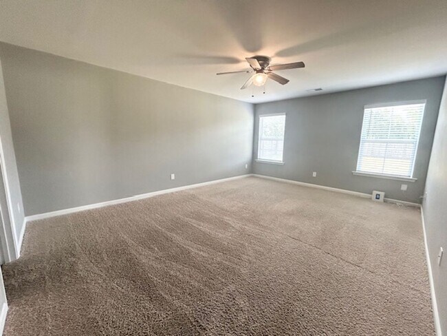 Building Photo - LARGE 4 BEDROOM IN NORTHEAST'S SPRING HAVE...