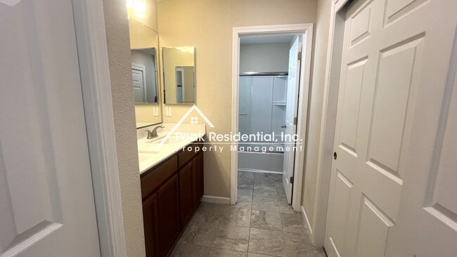 Building Photo - Updated 3bd/2.5ba Home near Cosumnes River...