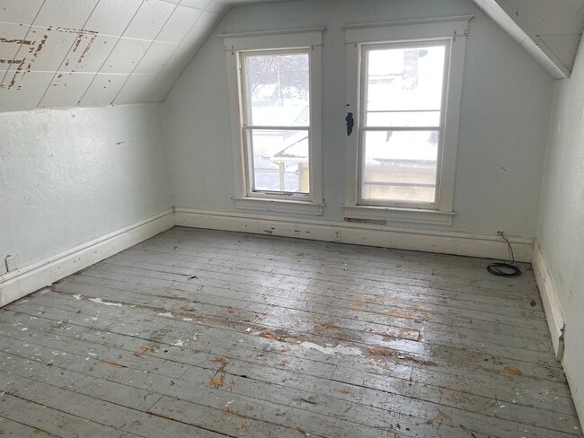 Building Photo - 610 Pine St