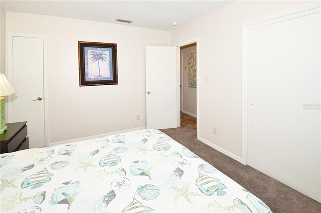 Building Photo - 204 Pompano Dr SE
