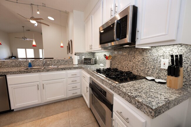 Building Photo - 45439 Shaugnessy Dr