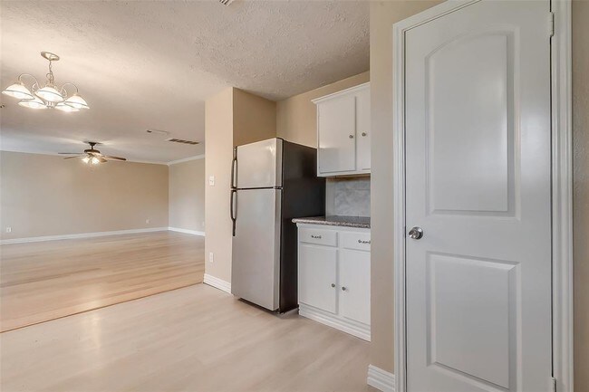 Building Photo - 17010 Grampin Dr