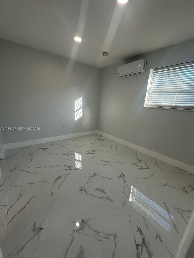 Building Photo - 800 NW 91st Ave