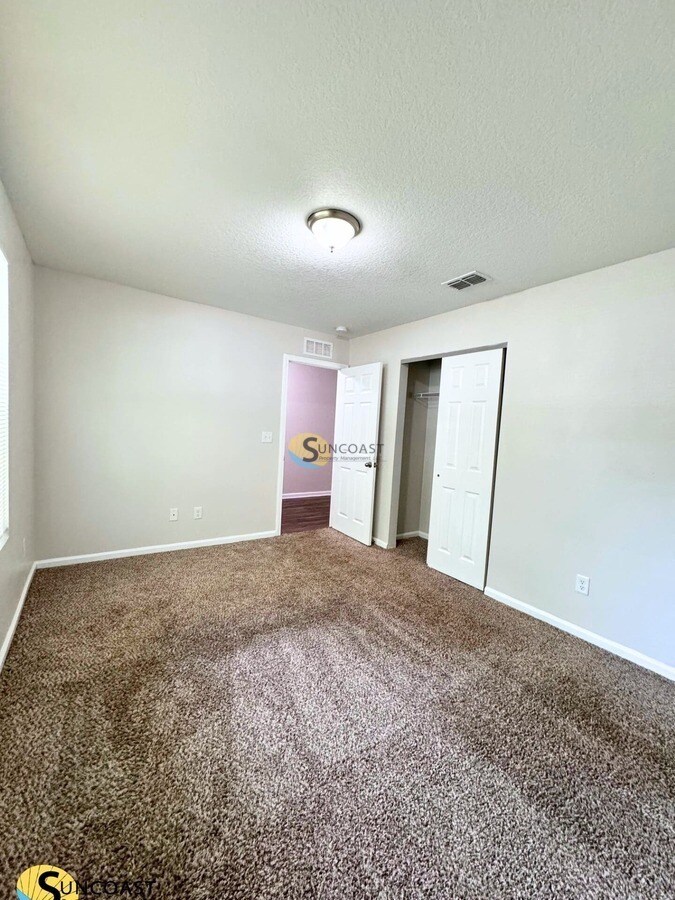 Building Photo - 8048 Hastings St