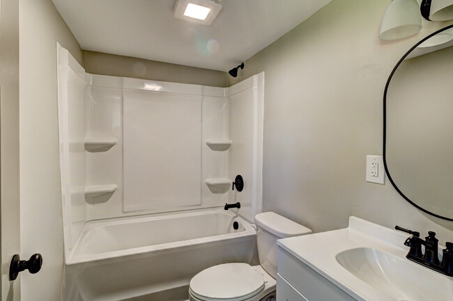 Building Photo - 221 Walker St