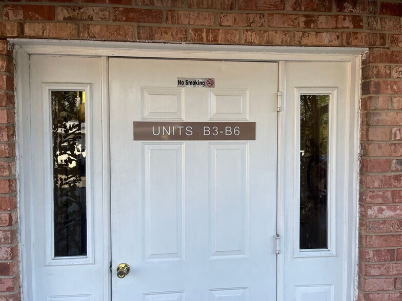 Building Photo - 539 E Morgan St