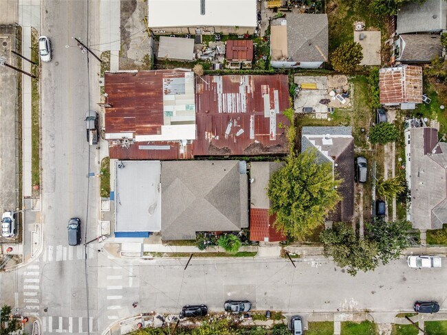 Building Photo - 2303 Chestnut St