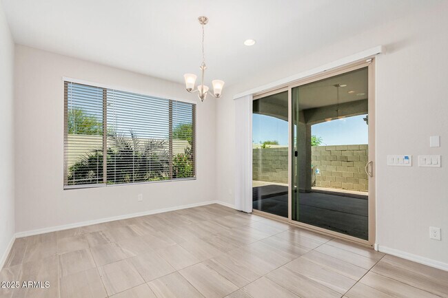 Building Photo - 8828 W Palo Verde Dr