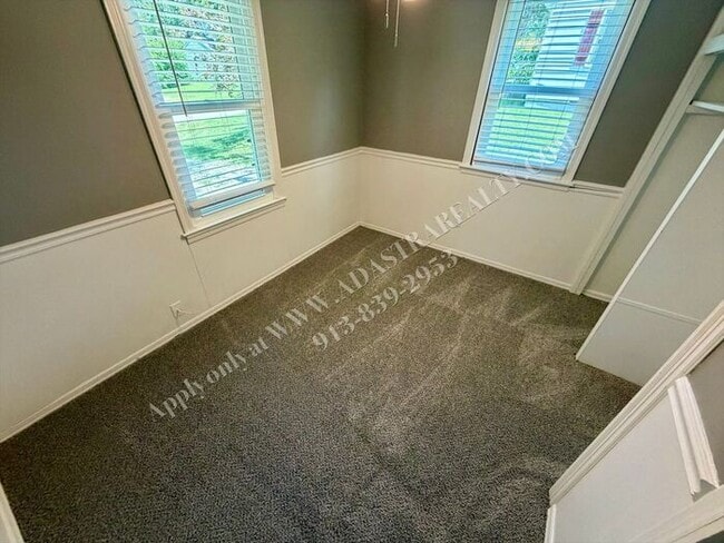 Building Photo - Cute 3 Bed 1 Bath in Raytown-Available NOW!!