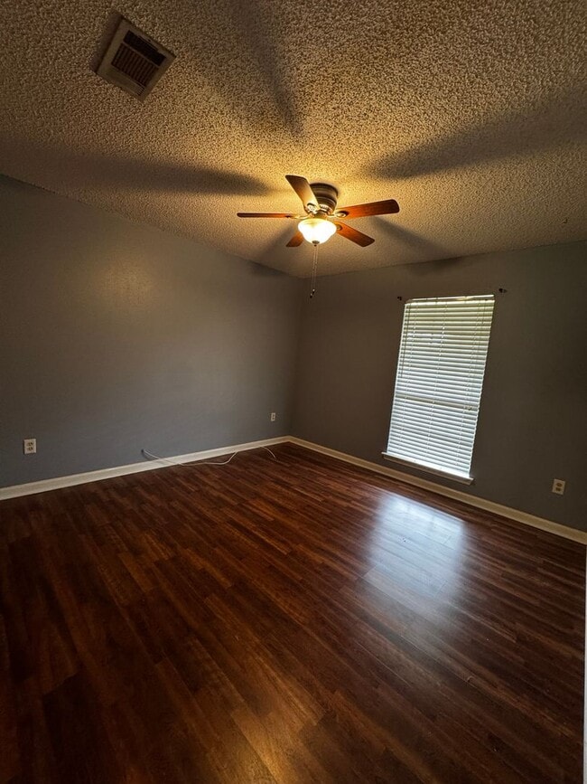 Building Photo - 1729 Tallwood Dr