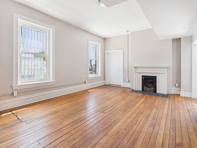 Building Photo - 7 E Franklin St