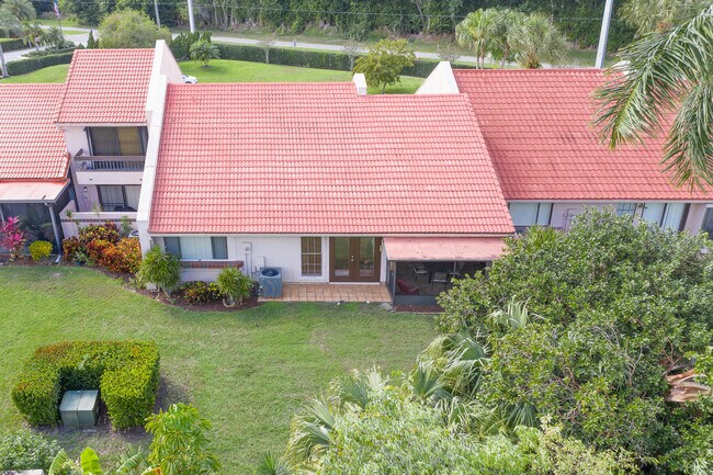 Building Photo - 3303 SE Sandpiper Ct