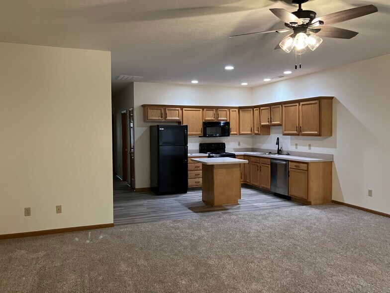 Building Photo - 1023 Laurel Tree Ct