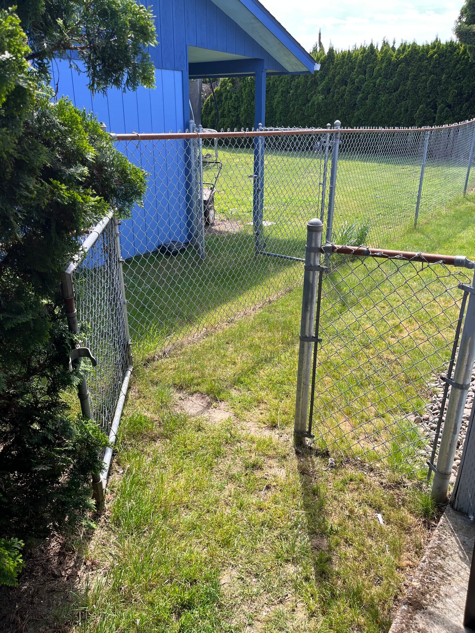 Building Photo - 415 SE Lacreole Dr
