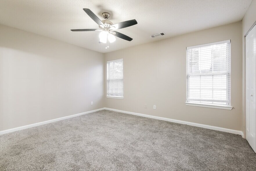 Building Photo - 1013 St Augustine Pkwy