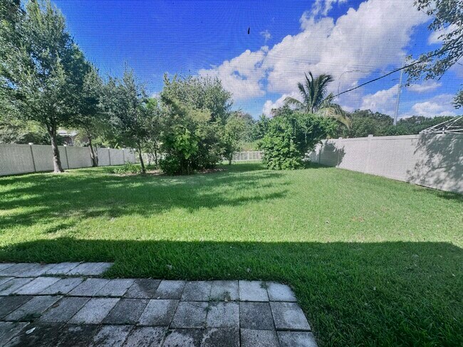Building Photo - 1422 Byram Dr