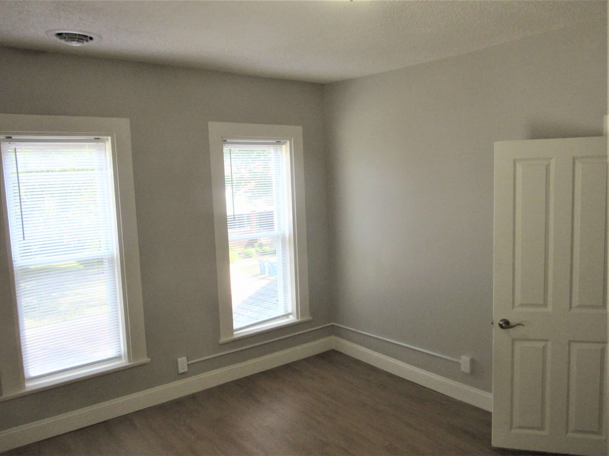 Building Photo - 307 W Columbia Ave