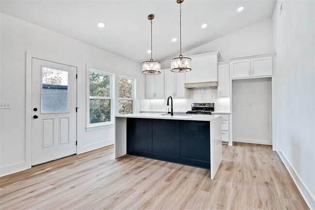 Building Photo - 17 Islay Dr