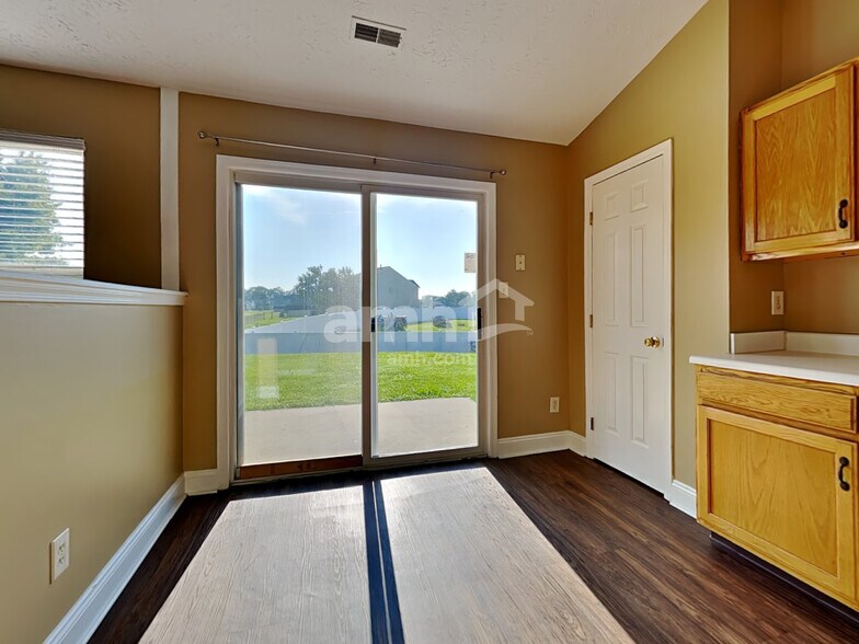 Building Photo - 7184 Franklin Madison Rd