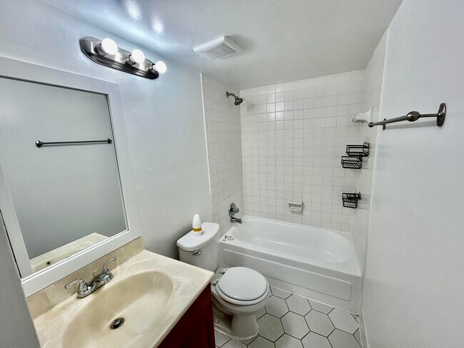 Building Photo - 4314 NW 9th Ave