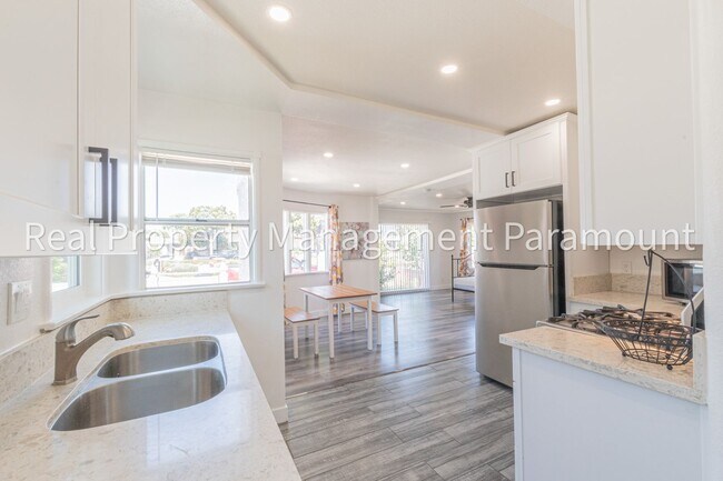 Building Photo - Charming 2-Bedroom Home in Los Angeles