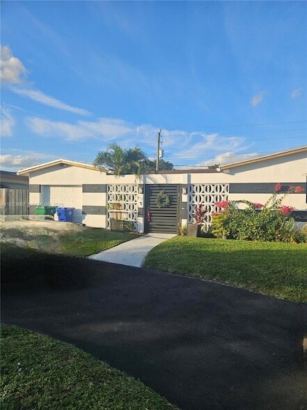 Building Photo - 7817 Fairway Blvd