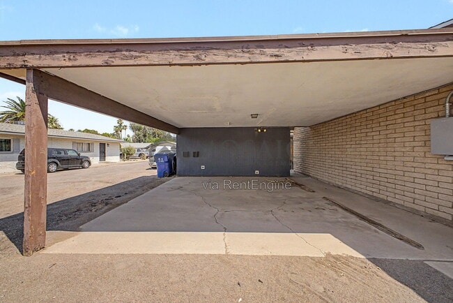 Building Photo - 1204 S McClintock Dr