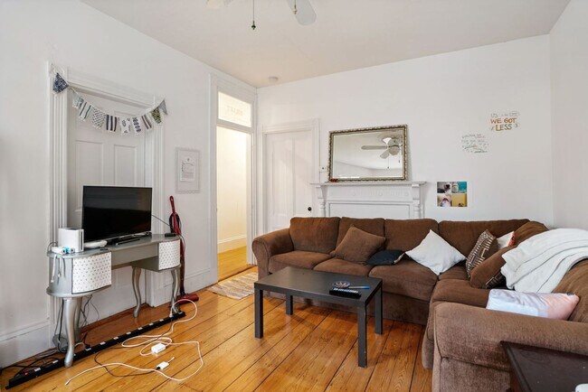 Building Photo - Great Mission Hill 4 bed