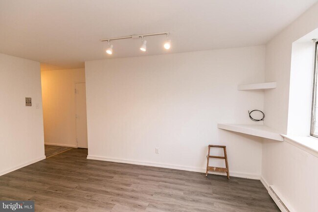 Building Photo - 311 N 33rd St