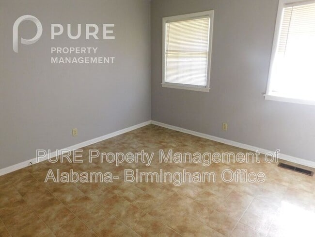 Building Photo - 117 22nd Ave NW