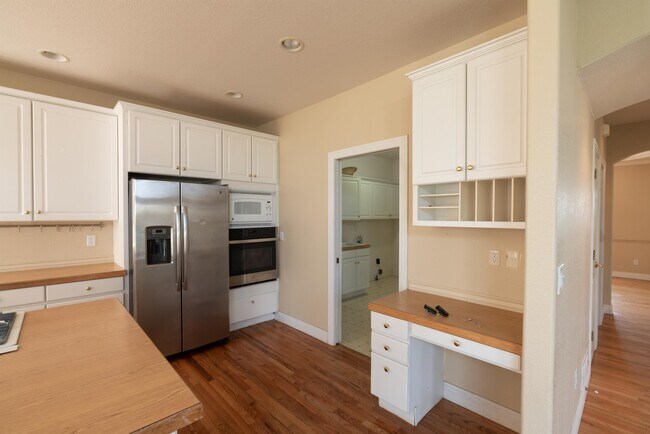 Building Photo - 7201 Dove Ct