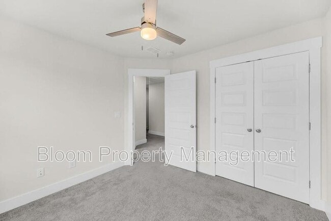 Building Photo - 7770 Park Gate Dr