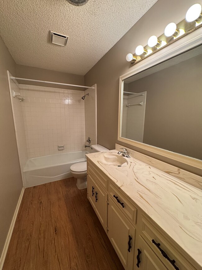Building Photo - 3228 Elma Dr
