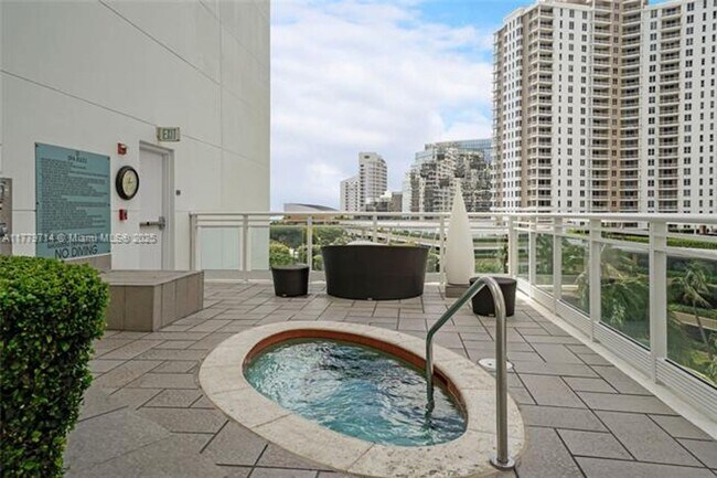 Building Photo - 900 Brickell Key Blvd