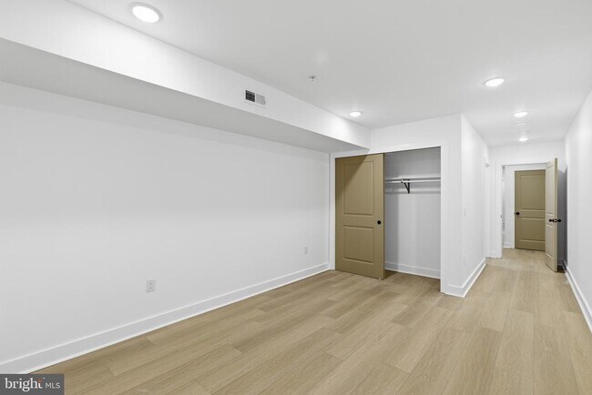 Building Photo - 2310 N Sydenham St