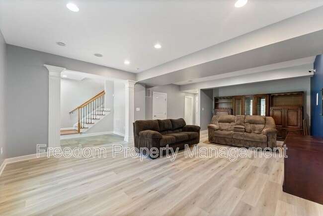 Building Photo - 42524 Rowderbury Sq