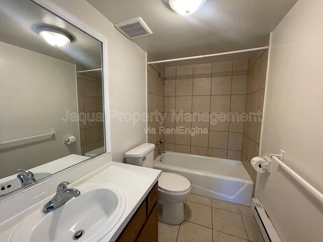 Building Photo - 722 W Kilgore Rd