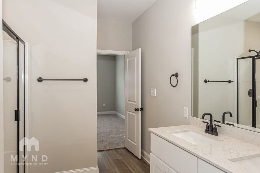 Building Photo - 235 Irish Hl Dr