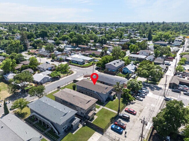 Building Photo - Remodeled 2-Bedroom Gem Near Sac City College