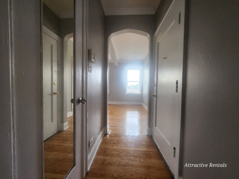 Building Photo - 9909 S Charles St